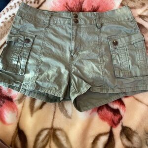 hot kiss green shorts